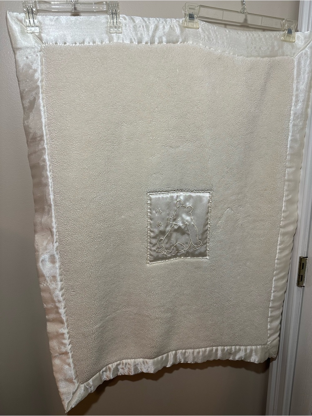 Vtg Classic Winnie The Pooh Cream Ivory Ecru Deep Plush Baby Blanket Satin Patch